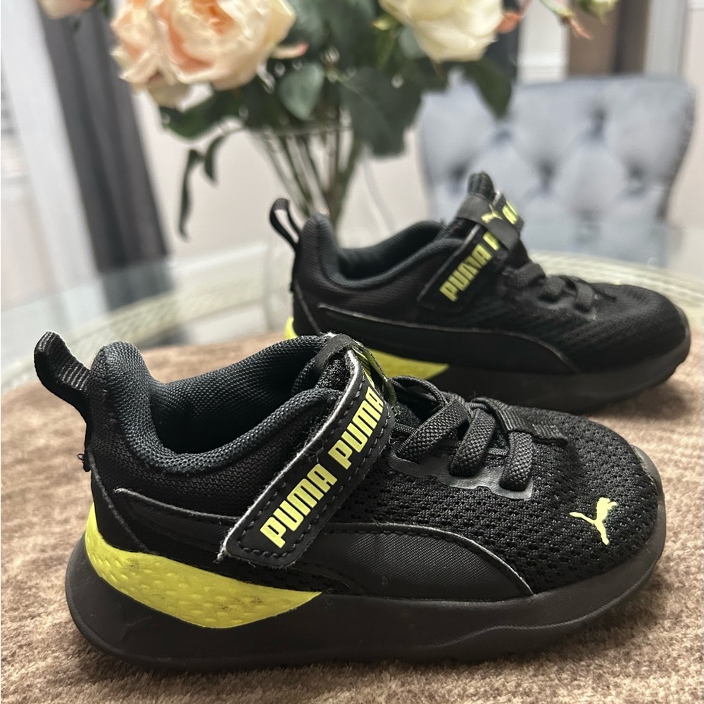Puma Kids Black and Neon Yellow Sneakers